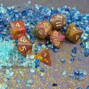 Set di dadi GDR Fairy Swamp: sette dadi poliedrici in resina glitterata rosa, rossa e oro con numeri dorati tra cristalli blu