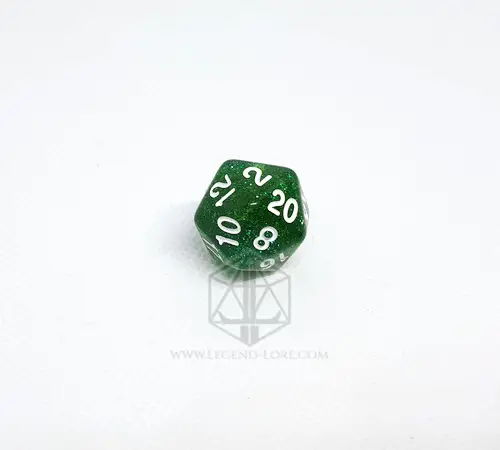 Foresta Brillante 4 D20 Shining Forest in resina verde trasparente con glitter e numeri bianchi, su sfondo bianco