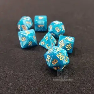 Set Disrupted Celestial Matrix di sette dadi GdR poliedrici blu marmorizzati con numeri dorati su feltro nero