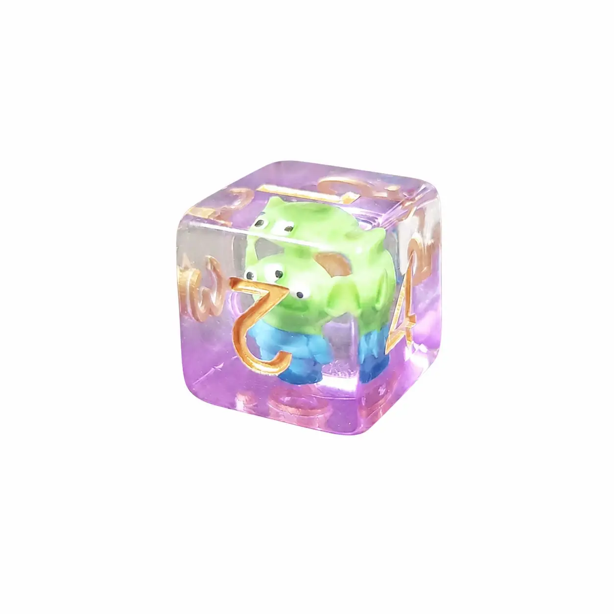 Cosmic Claw Relic – Set di Dadi in Resina con Miniature 4 D6 Cosmic Claw Relic in resina trasparente sfumata viola con alieno verde a tre occhi all'interno e numeri dorati