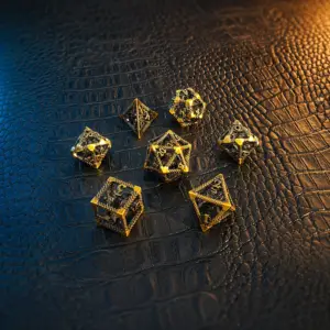 Set di dadi in metallo cavo Golden Drake, sette dadi poliedrici dorati con draghi traforati su pelle nera effetto coccodrillo