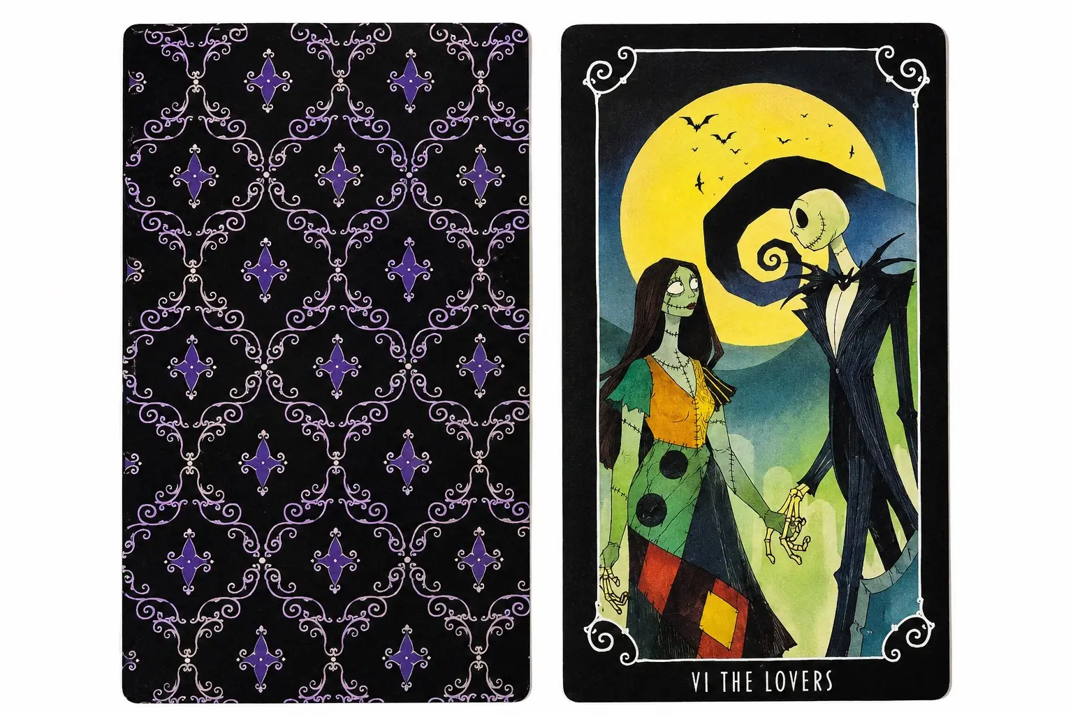 Dorso nero e viola e carta VI Gli Amanti con Jack e Sally dei Nightmare Before Christmas Tarot sotto la luna piena